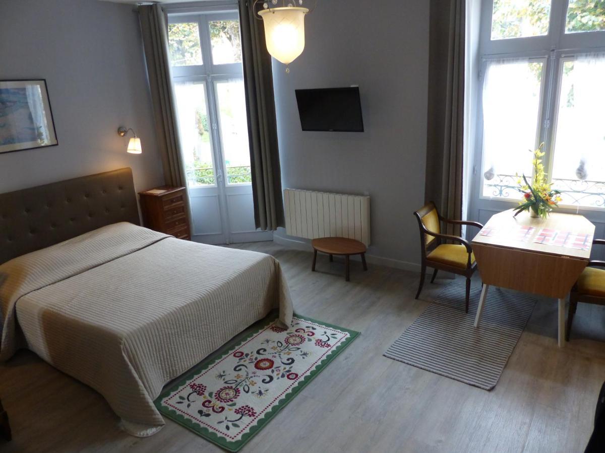 Bourbon-lʼArchambault Hotel Des Thermes מראה חיצוני תמונה