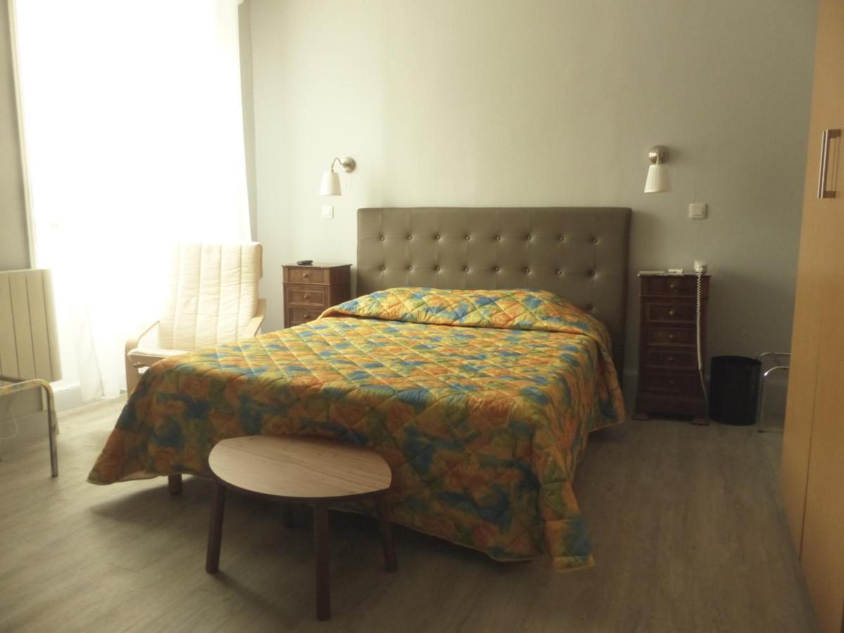 Bourbon-lʼArchambault Hotel Des Thermes מראה חיצוני תמונה